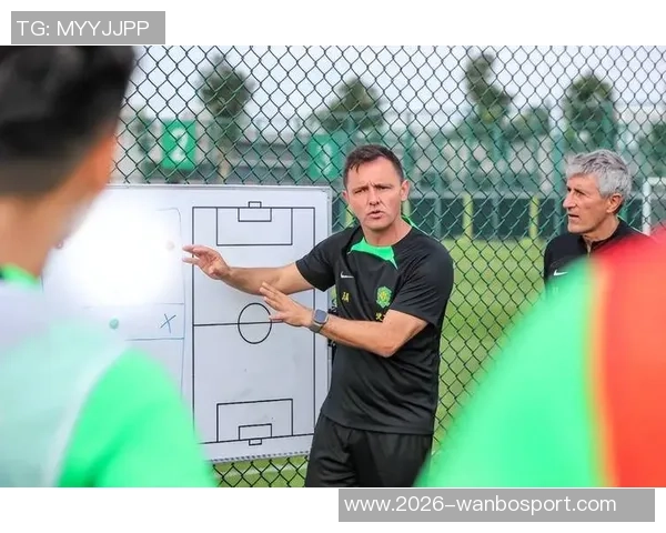 拉米罗首次公开带队训练分组对抗战术布局引关注 拉米罗首次公开带队训练分组对抗战术布局引关注