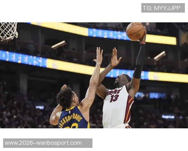 希罗三分球达成千记里程碑邓罗希尔德紧随其后库里位列历史第七